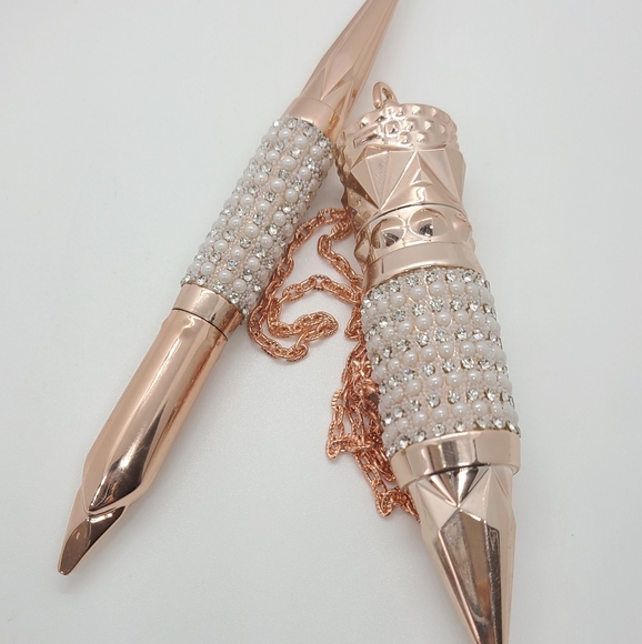 Waterproof eyeliner ans Three shade lipstick - Picture 1 of 8